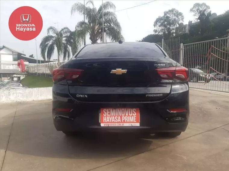 Chevrolet Onix Preto 6