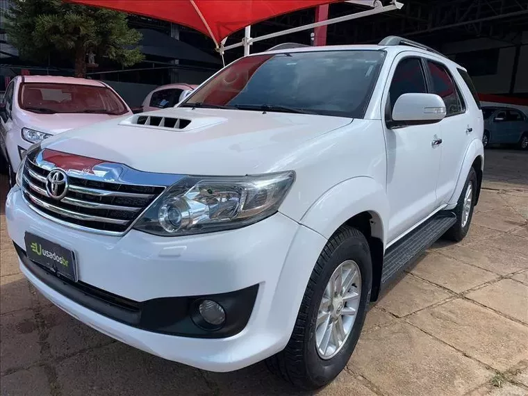 Toyota Hilux SW4 Branco 16