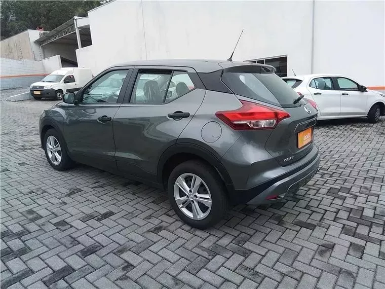 Nissan Kicks Cinza 5