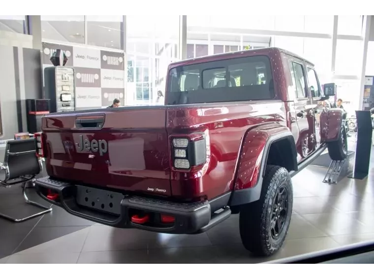 Jeep Gladiator Vinho 31