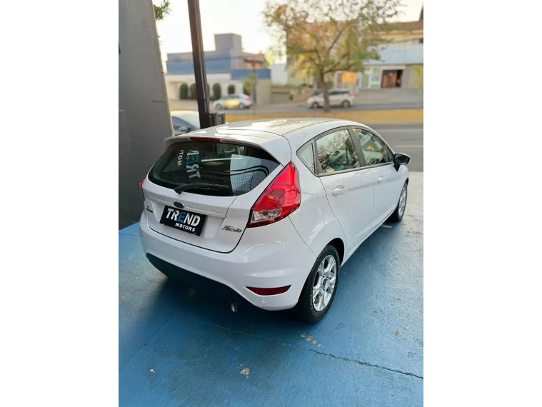 Ford Fiesta Branco 6