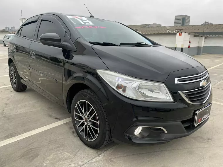 Chevrolet Onix Preto 8