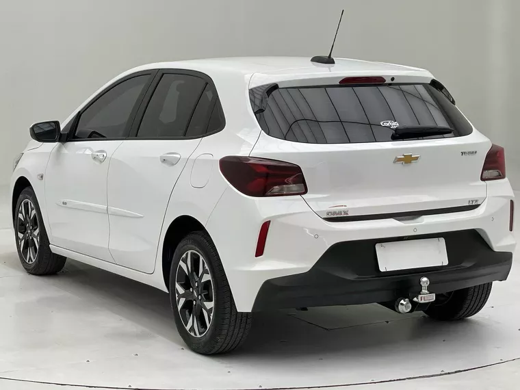 Chevrolet Onix Branco 8