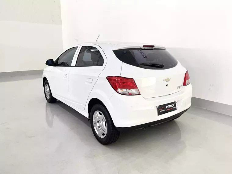 Chevrolet Onix Branco 9