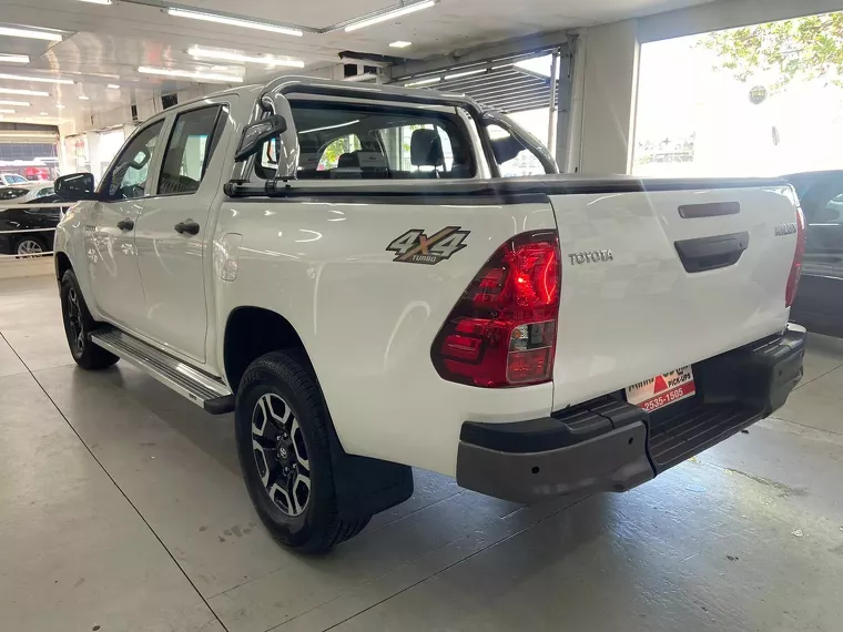 Toyota Hilux Branco 5