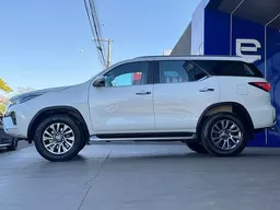 Toyota Hilux SW4