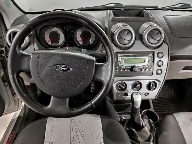 Ford Fiesta Prata 7