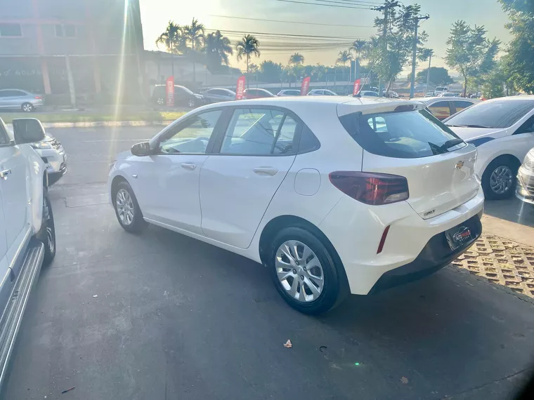 Chevrolet Onix Branco 2