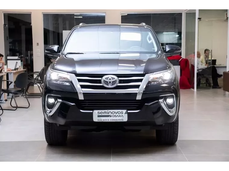 Toyota Hilux SW4 Preto 7