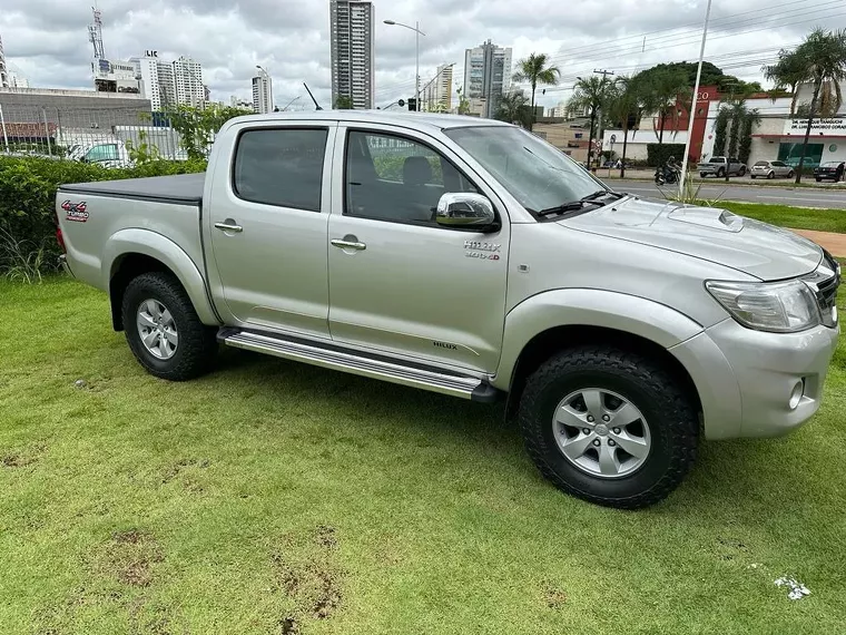 Toyota Hilux Prata 2