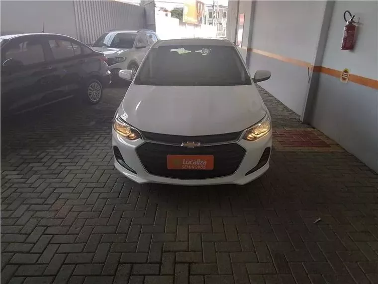 Chevrolet Onix Branco 1