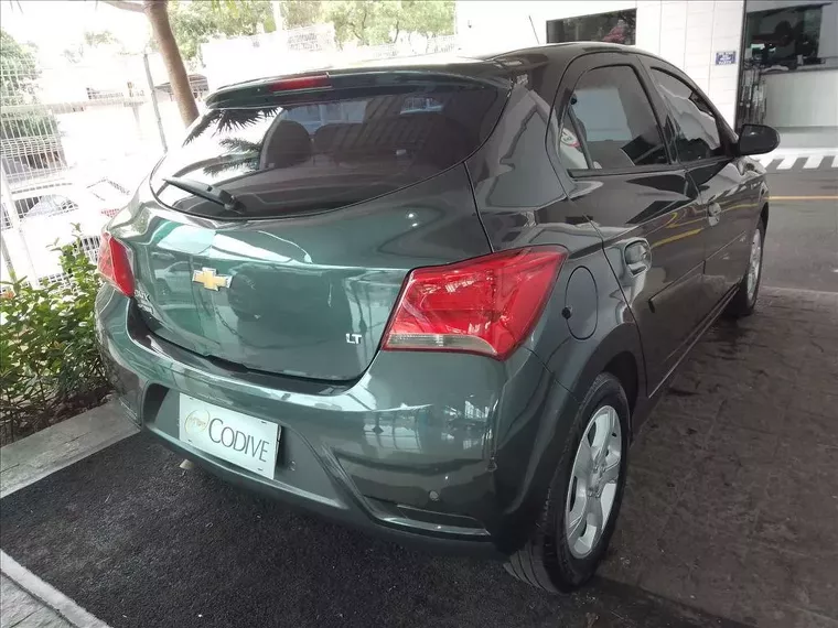 Chevrolet Onix Cinza 3