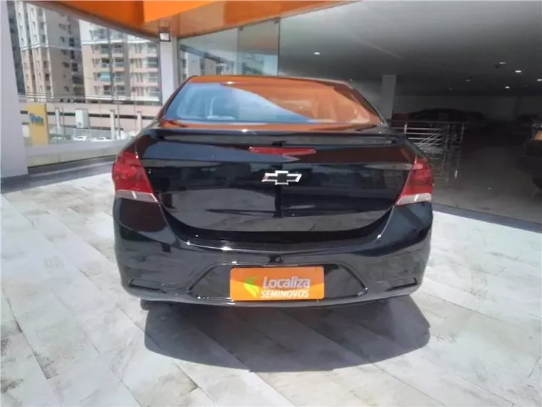 Chevrolet Onix Preto 6