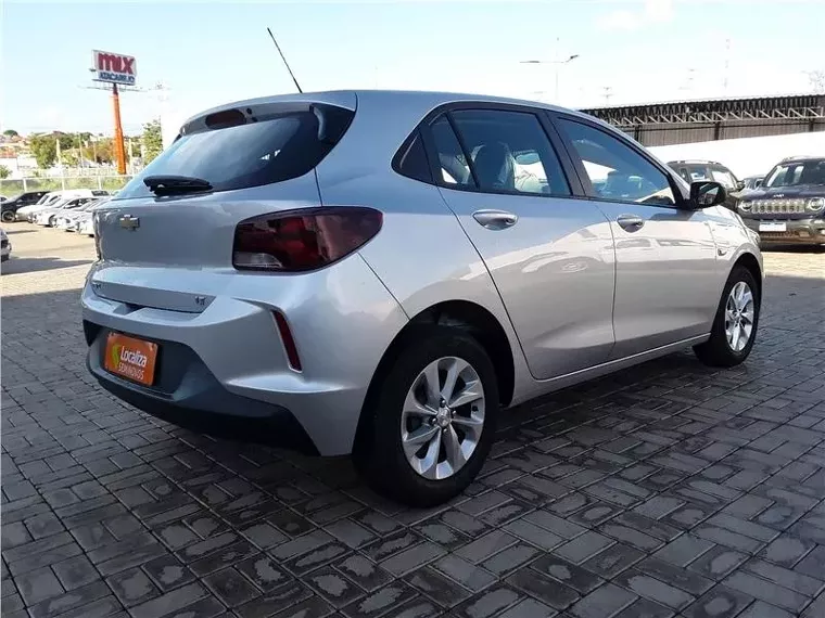 Chevrolet Onix Prata 2