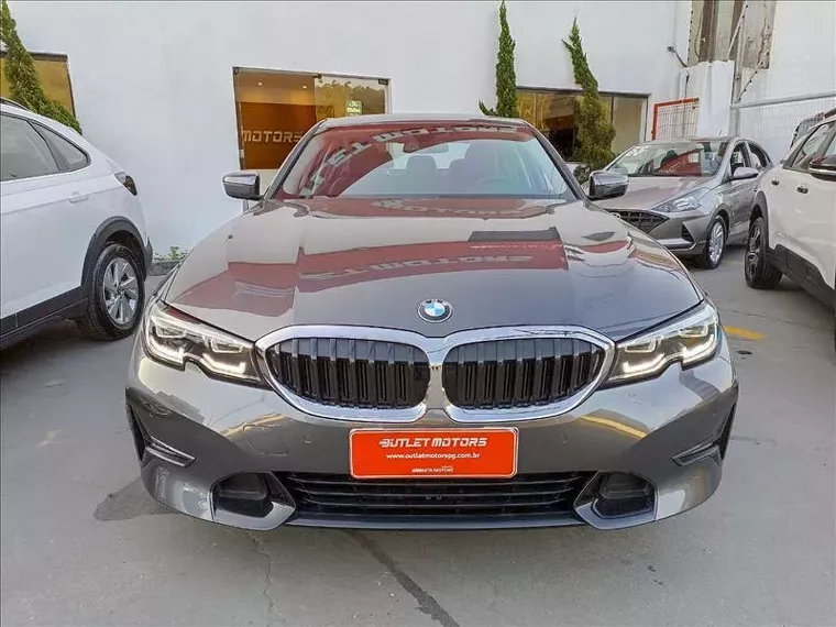 BMW 320i Cinza 10