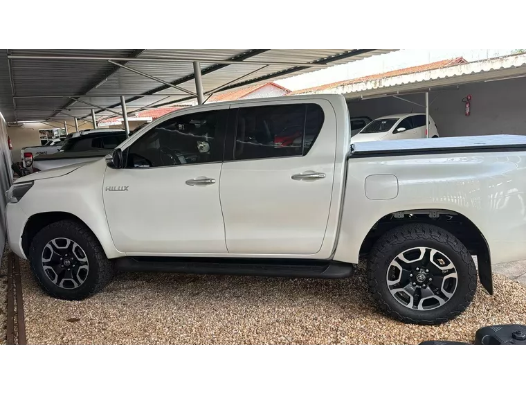 Toyota Hilux Branco 2