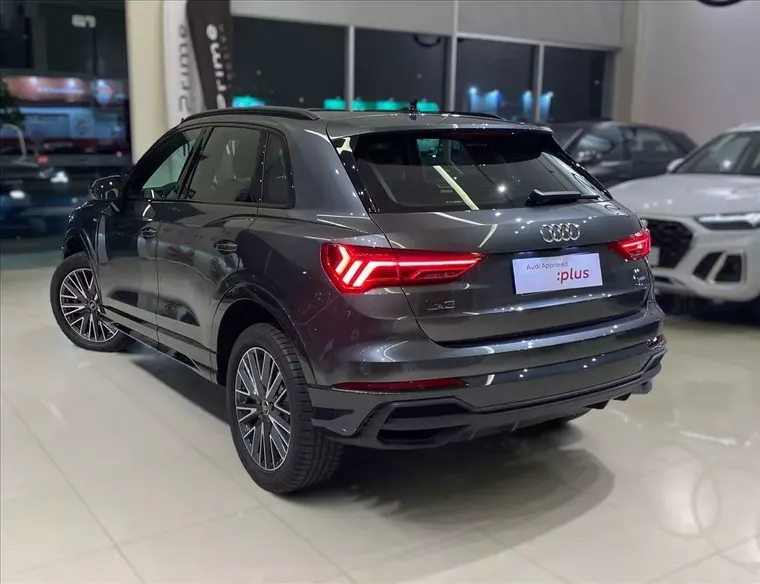 Audi Q3 Cinza 13