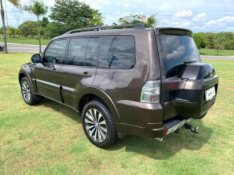 Mitsubishi Pajero Full Marrom 17