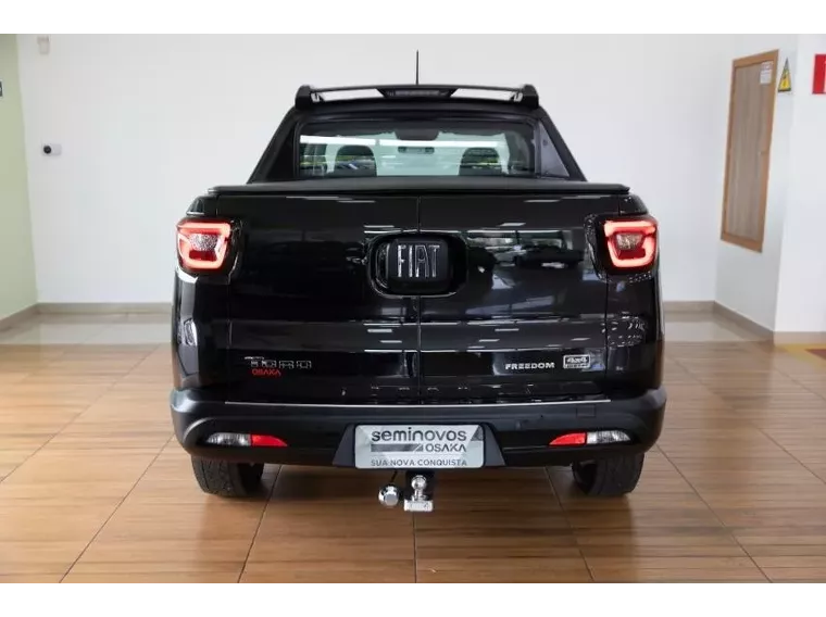 Fiat Toro Preto 18