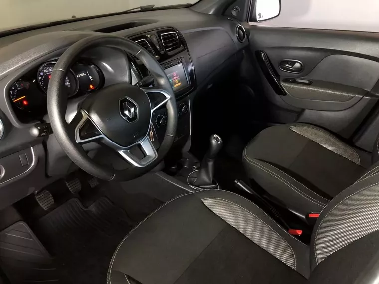 Renault Logan Preto 13