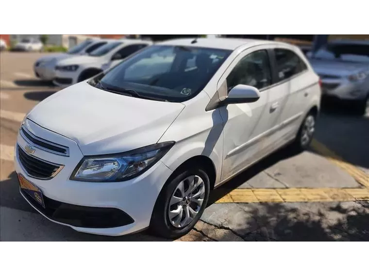 Chevrolet Onix Branco 3