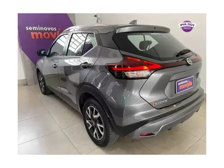 Nissan Kicks Cinza 2