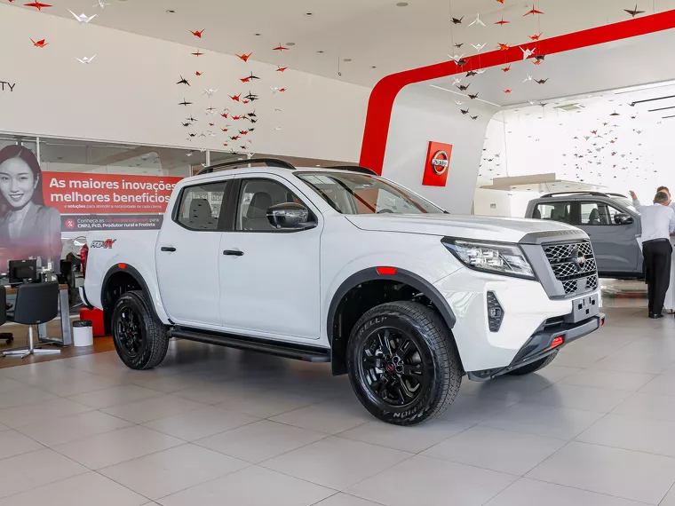 Nissan Frontier Branco 7