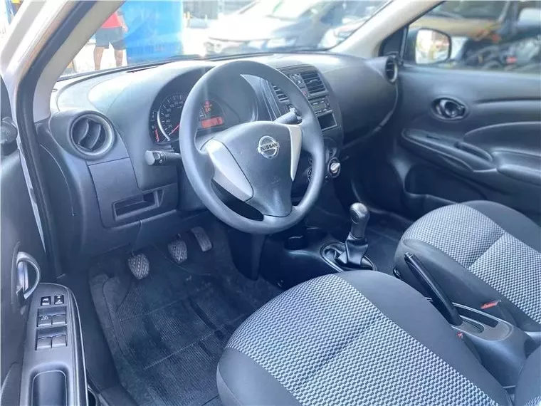 Nissan Versa Branco 5