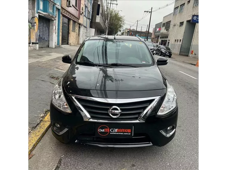 Nissan Versa Preto 2