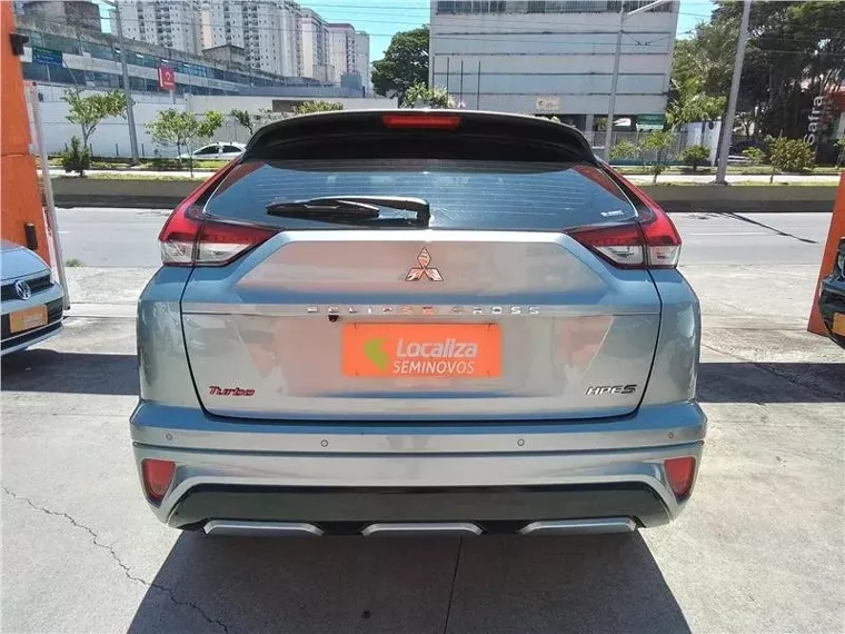 Mitsubishi Eclipse Cross Prata 2