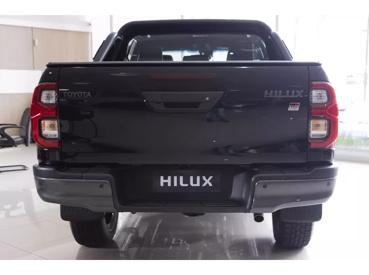 Toyota Hilux Preto 12