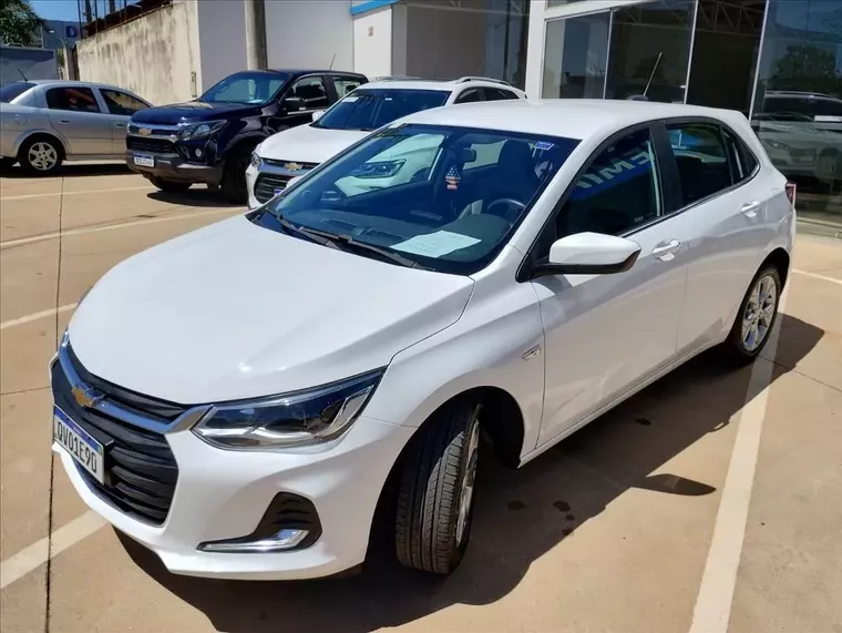 Chevrolet Onix Branco 4