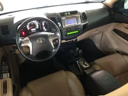 Toyota Hilux SW4