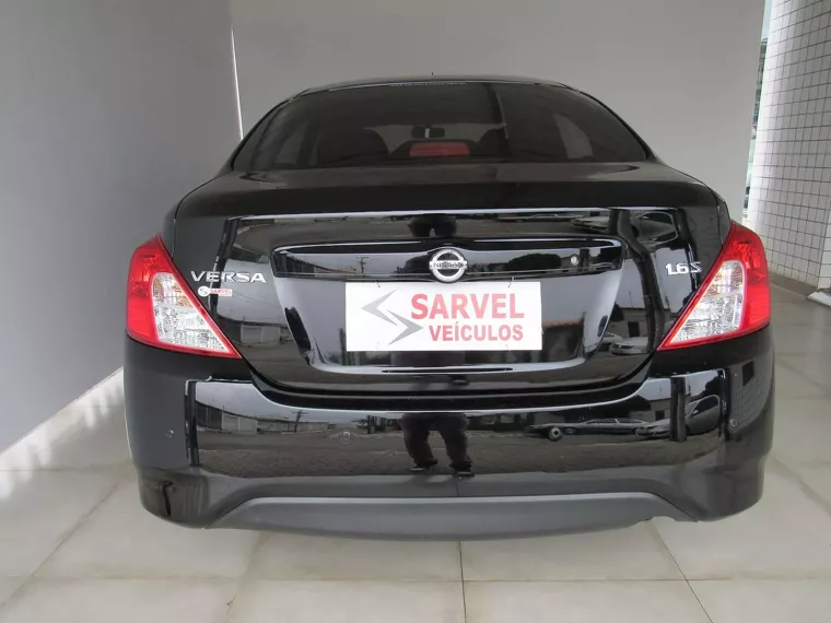 Nissan Versa Preto 2