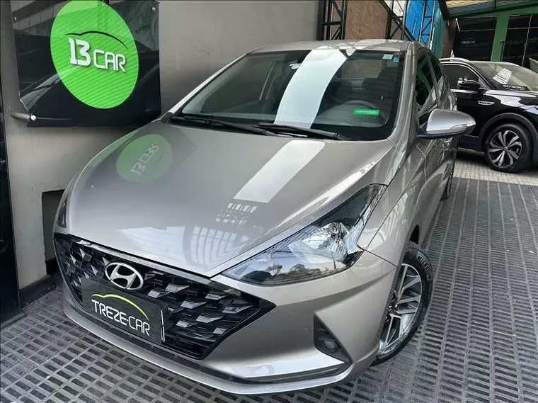 Hyundai HB20S Prata 11