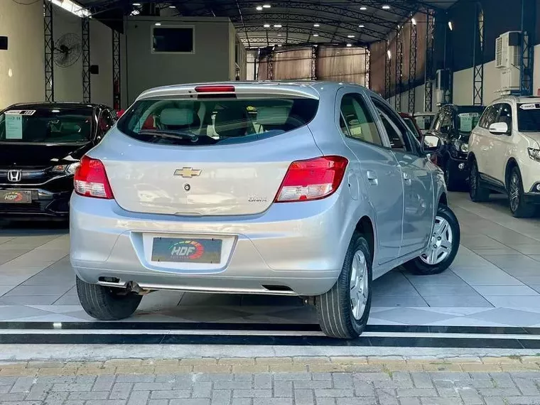 Chevrolet Onix Prata 8