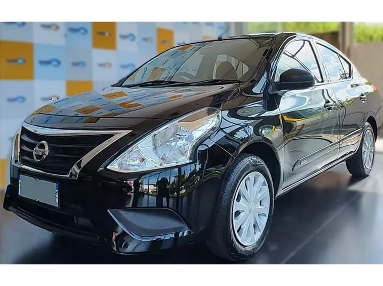 Nissan Versa Preto 3