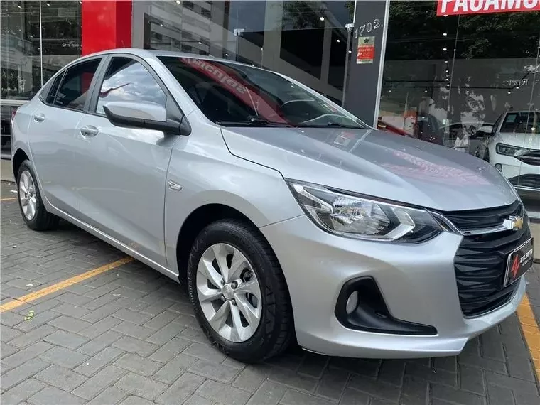 Chevrolet Onix Prata 2