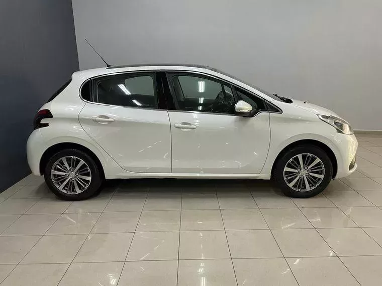 Peugeot 208 Branco 11