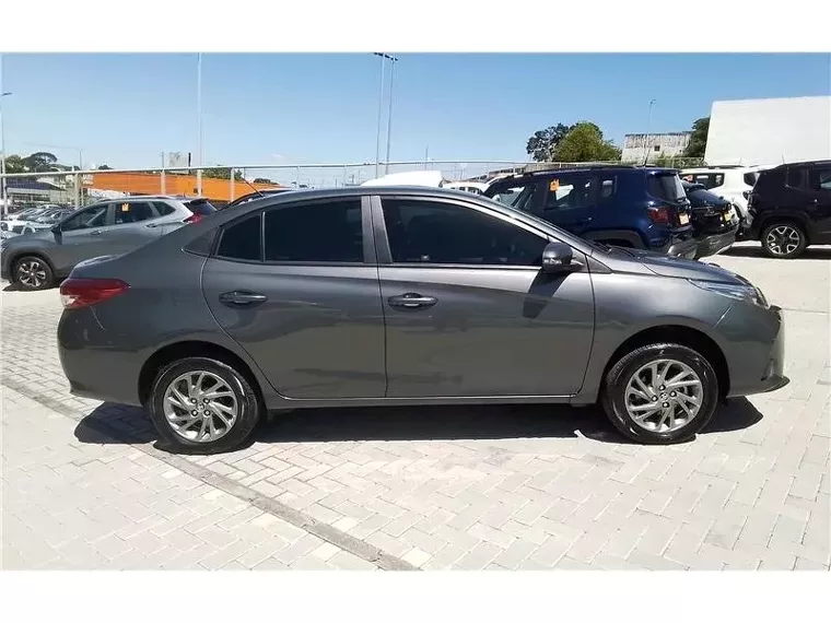 Toyota Yaris Cinza 3