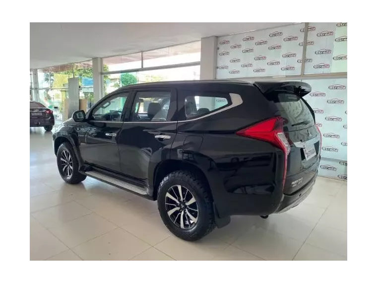 Mitsubishi Pajero Sport Preto 12