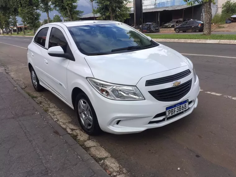 Chevrolet Onix Branco 8