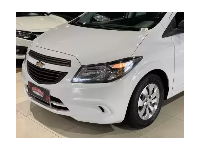 Chevrolet Onix Branco 8