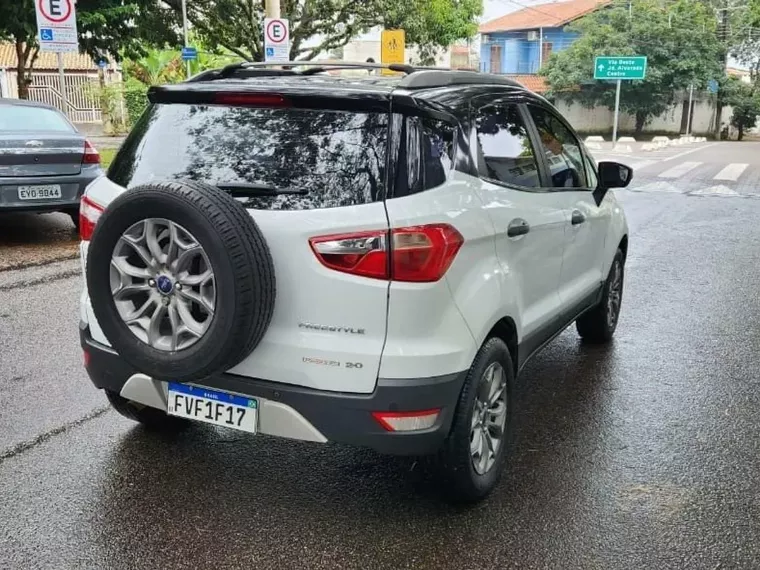 Ford Ecosport Branco 4