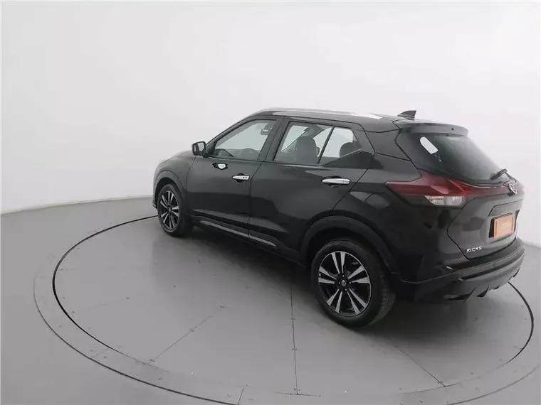 Nissan Kicks Preto 13