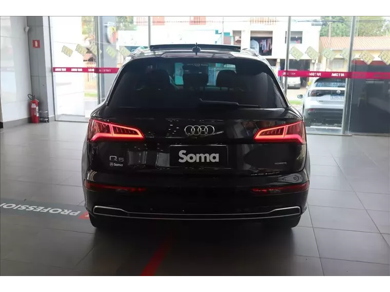 Audi Q5 Preto 15