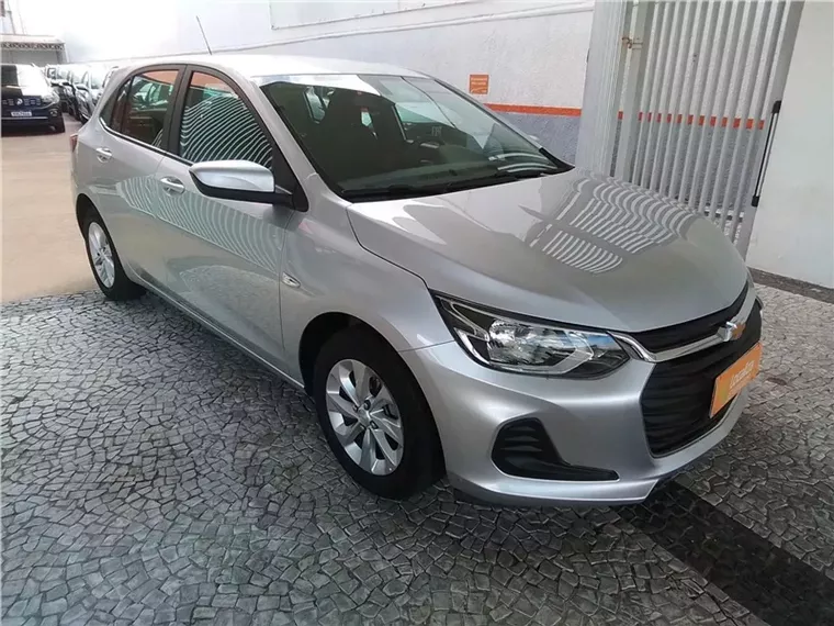 Chevrolet Onix Prata 8