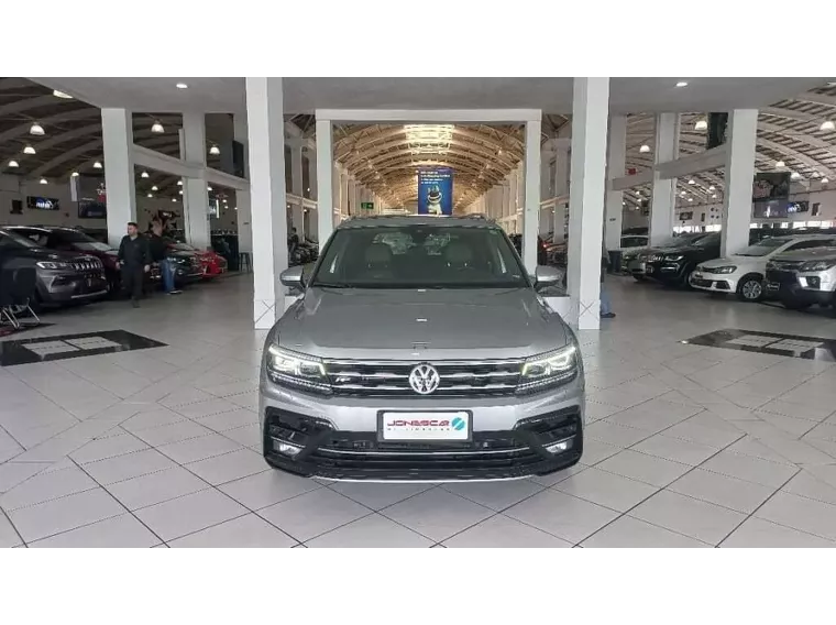 Volkswagen Tiguan Prata 13