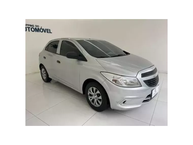 Chevrolet Onix Prata 4