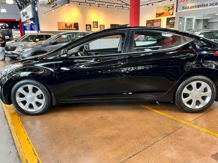 Hyundai Elantra Preto 5